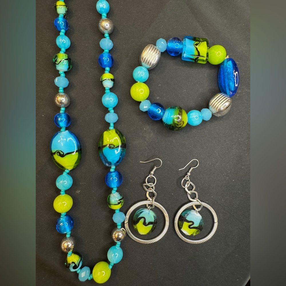 Chico’s Bundle Blue, Green & Silver Beaded Necklace, Earrings & Bracelet Set